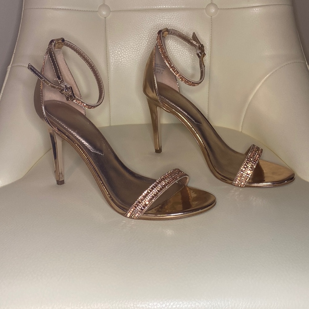 Aldo ’Ciasa’ rose gold open toed ankle strap heels size 8.5
